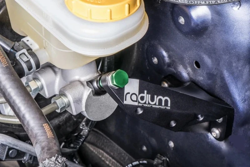 Radium Engineering für 2015+ Subaru WRX/STI Masterzylinder-Stütze