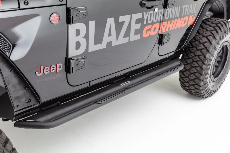 Go Rhino 18-20 Jeep Wrangler JL Dominator Extreme DS-Seitenschutz Complete Kit mit Seitenschritt + Halterungen