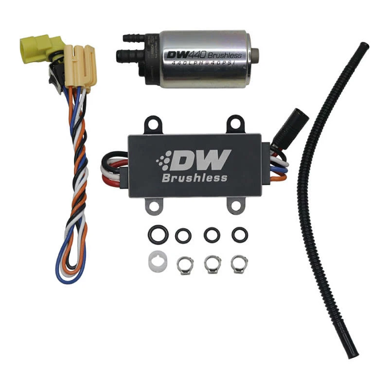DeatschWerks DW440 440lph Bürstenloser Kraftstoffpump mit +C102-Steuergerät und Installationskit für Chevy Corvette 14-19