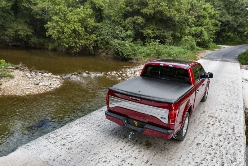 UnderCover SE Pritschenabdeckung für 2015–2020 Ford F-150 6,5 ft. Bed – Schwarz Texturiert