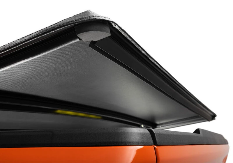 Extang Trifecta E-Series Tri-Fold Tonneau Cover für 2024–2025 Toyota Tacoma