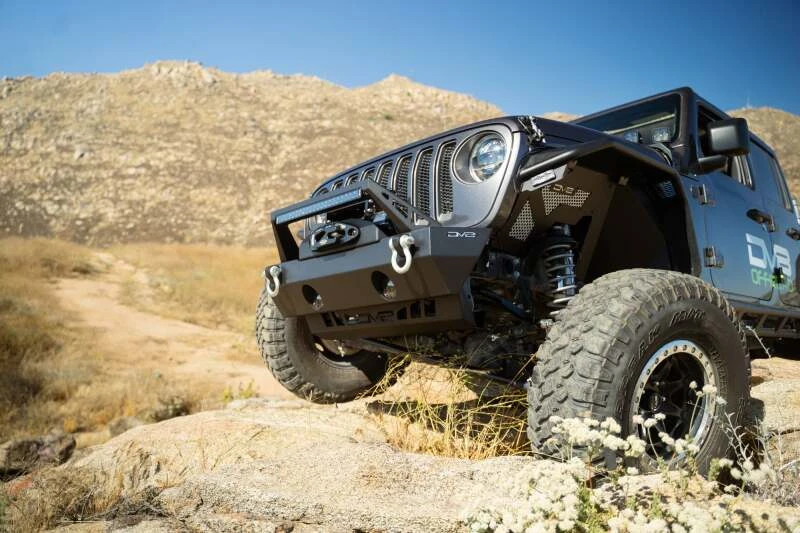 DV8 Offroad Sway Bar Disconnect Skid Plate für Jeep Wrangler JL & Gladiator JT