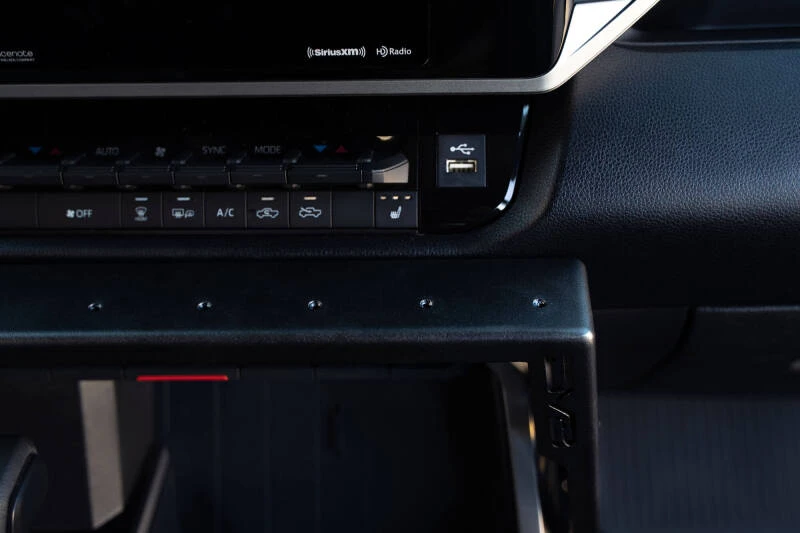DV8 Offroad Center Console Molle Panels/Device Mount für 2022–2023 Toyota Tundra