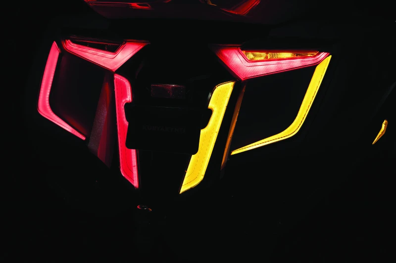 Kuryakyn Omni L.E.D. Rear Fender Cover Satin Black für 2018–2020 Honda Gold Wing GL1800