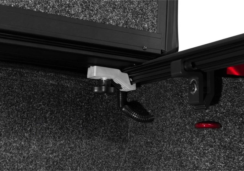 UnderCover 09-18 Dodge Ram 68.4in Fusion Bed Cover - Brilliant Black