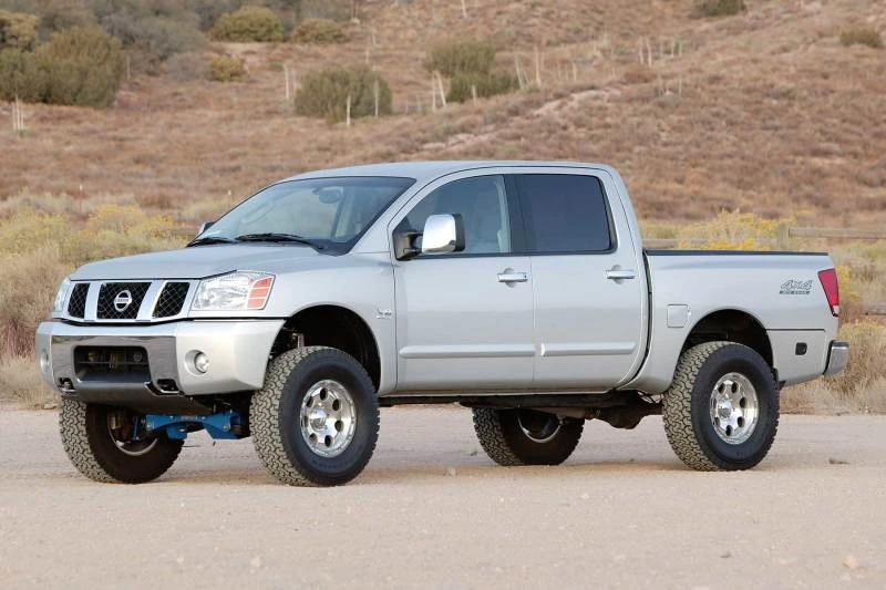 Fabtech 04-13 Nissan Titan 2/4WD 6 Zoll Basic-System mit Perf.-Stoßdämpfern