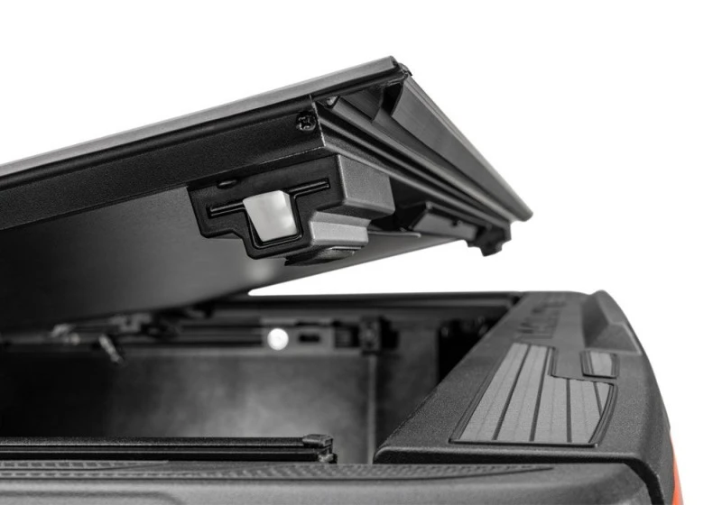 Undercover Select Hard Folding Tonneau Cover für 2005–2015 Toyota Tacoma 5ft. Bed