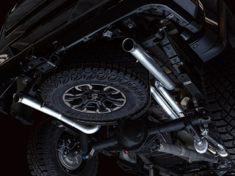 AWE Tuning 22-23 GMC Sierra 1500 AT4X 6.2L 0FG Katback-Doppelausgang (Flacher Stoßfänger) - Bashguard(Ohne Endrohre)