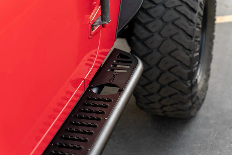 DV8 Offroad OE Plus Side Steps für 2007–2018 Jeep Wrangler JK (4-Türer)
