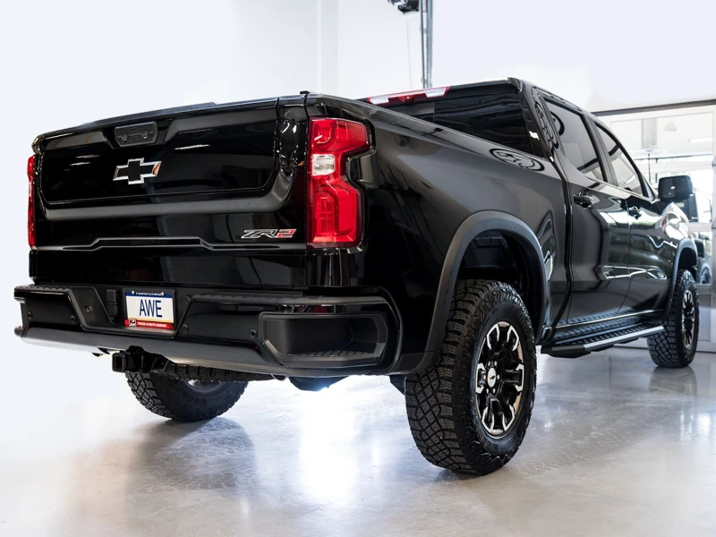 AWE Tuning 22-23 GMC Sierra 1500 AT4X 6.2L 0FG Katback-Doppelausgang (Flacher Stoßfänger) - Bashguard(Ohne Endrohre)