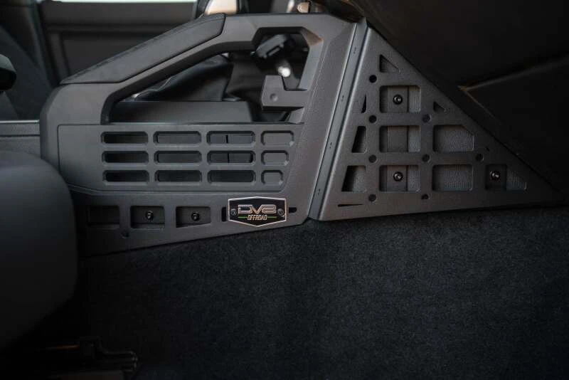 DV8 Offroad Center Console Molle Panels & Digital Device Mount für 2024 Toyota Tacoma