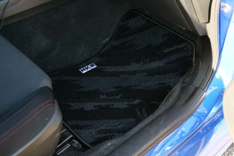 HKS Fußmatten Komplettset für 2014–2021 Subaru WRX / WRX S4 LHD