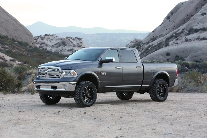 Fabtech 13-18 Ram 1500 4WD 6-Zoll-Basis-System mit Performance-Stoßdämpfern