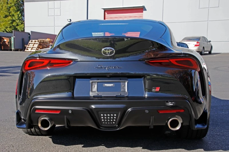 Perrin Tow Hook Kit für 2020 Toyota Supra (Hinten) - Schwarz