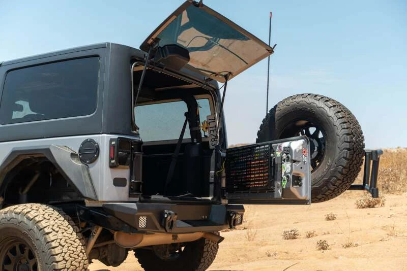 DV8 Offroad Body Mounted Tire Carrier für 2007–2018 Jeep Wrangler JK