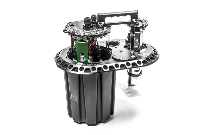 Radium Engineering FCST-X Bürstenloser Ti Automotive E5LM Kraftstoffzellen-Surge-Tank (Pumpen nicht enthalten)
