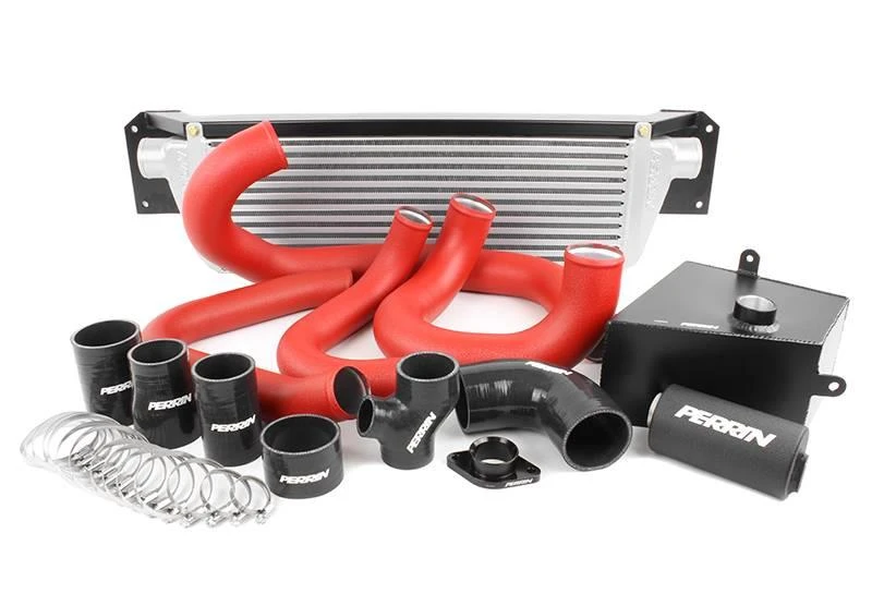 Perrin FMIC Boost Tube Box mit roten Boost Tubes und schwarzen Couplers für 15-17 Subaru WRX
