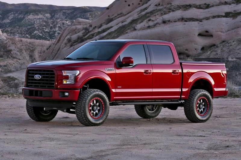 Fabtech 15-20 Ford F150 2WD 6-Zoll-Perf-System mit 2,5 und 2,25