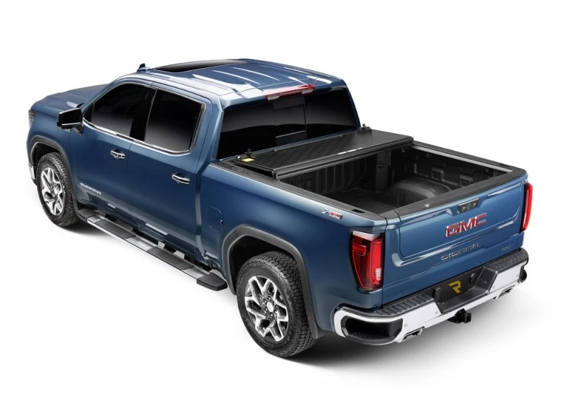 UnderCover Select Hard Folding Tonneau Cover für 2016–2025 Nissan Titan 6'7" Bed mit Utili-Track System