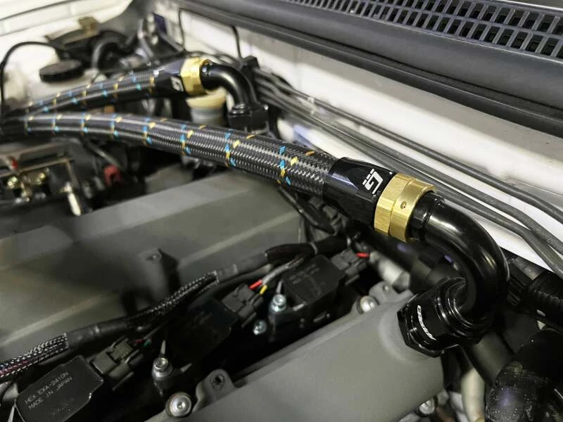 GReddy AN10 90 Grad Schwenk-Schlauchende - Schwarz/Gold eloxiert