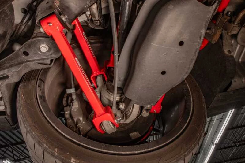 UMI Hinterachslenker für 16-24 Chevrolet Camaro - Rot