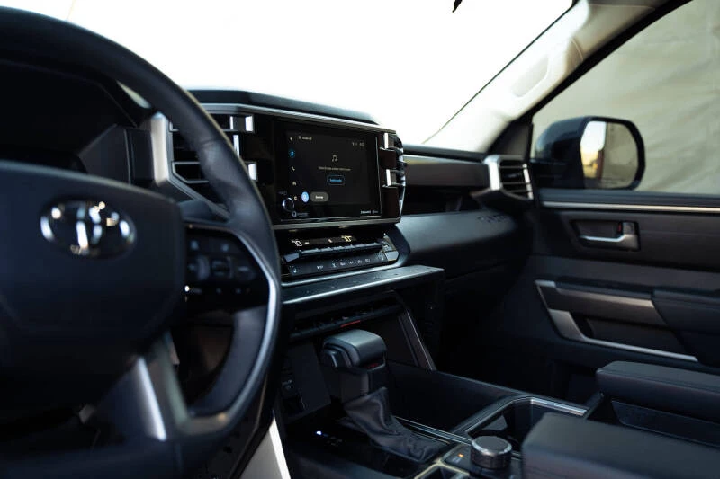 DV8 Offroad Center Console Molle Panels/Device Mount für 2022–2023 Toyota Tundra