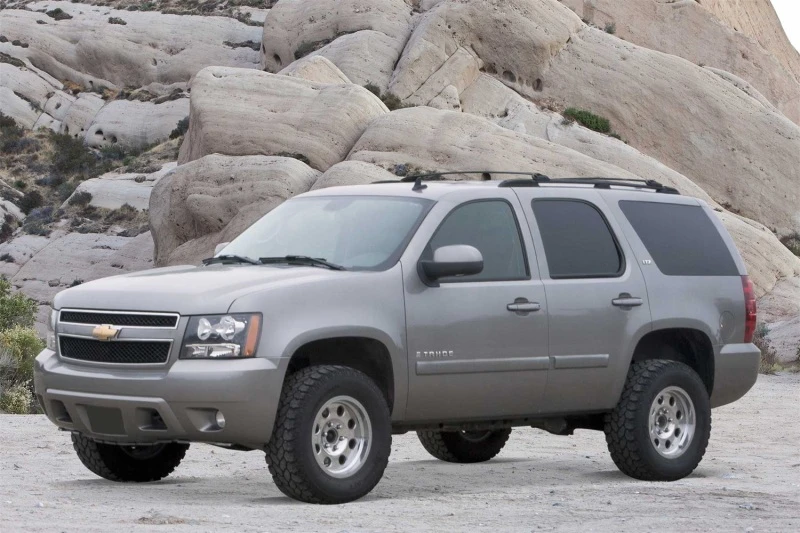 Fabtech 07-18 GM K1500 mit OE Forged UCA 3,5 Zoll Budget UCA System mit Rear Perf. Shocks