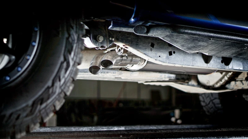 Stainless Works 2011-14 Ford F-150 Raptor Auspuff X-Rohr Resonator Dump vor der hinteren Achse