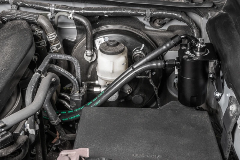 Radium Engineering 2016+ Toyota Tacoma PCV Auffangbehälter-Kit - Fluid Lock