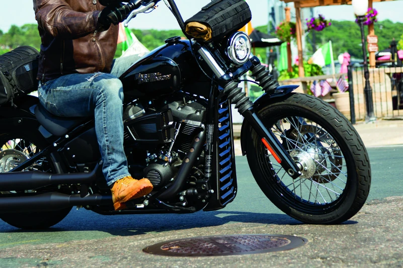 Kuryakyn Chin Spoiler Black für 2018–2023 Softail