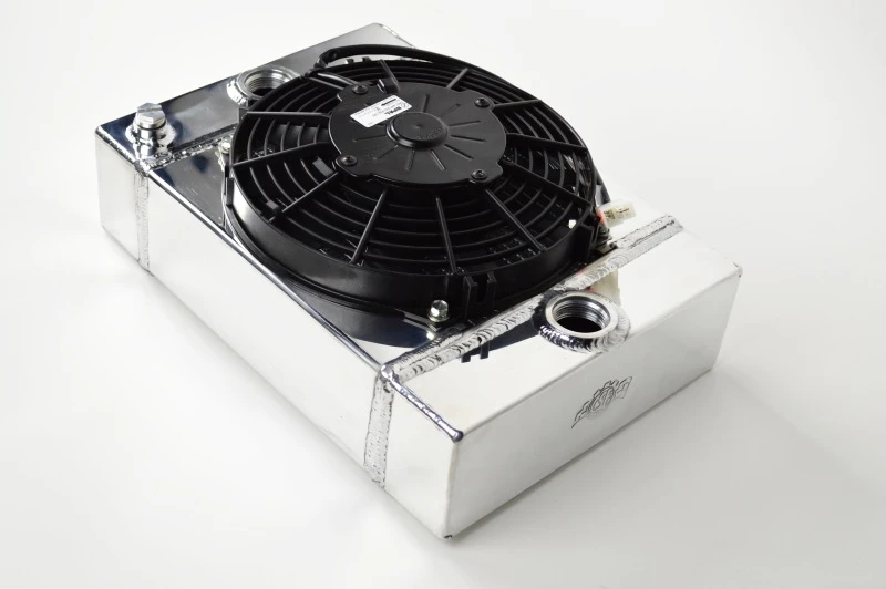 CSF Universal Drag Race / Tuck Kühler mit 9-Zoll Spal-Lüfter - 10,5 Zoll H x 10 Zoll L x 3,6 Zoll B