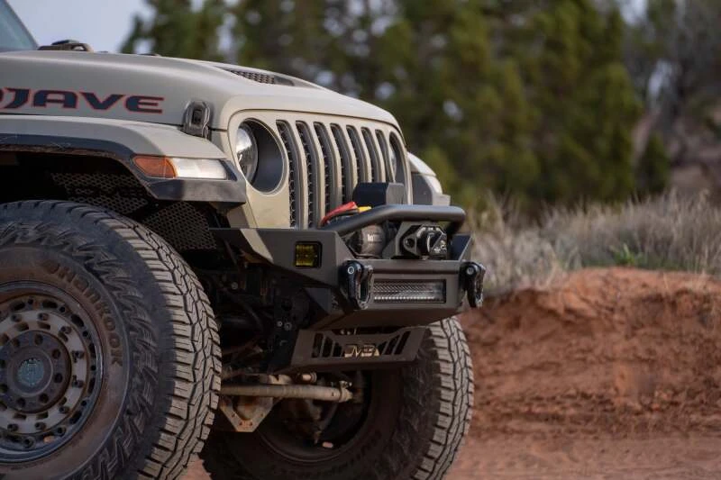 DV8 Offroad 18-23 Jeep Wrangler JL / 20-23 Jeep Gladiator JT FS-7 Mid-Width Winch Front Bumper