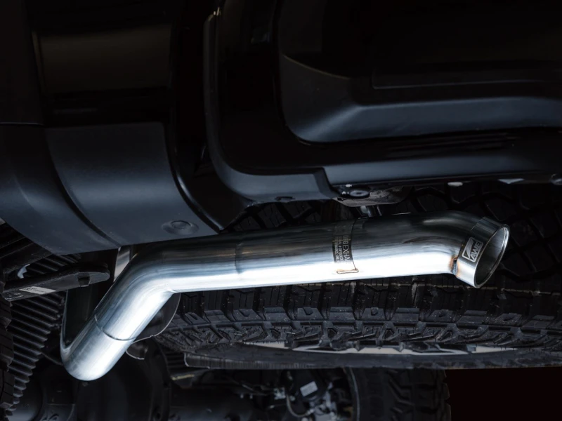 AWE Tuning 22-23 GMC Sierra 1500 AT4X 6.2L 0FG Katback-Doppelausgang (Flacher Stoßfänger) - Bashguard(Ohne Endrohre)