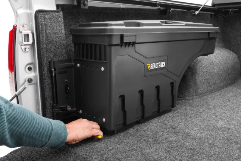 UnderCover SwingCase für 2022–2025 Nissan Frontier - Fahrerseite