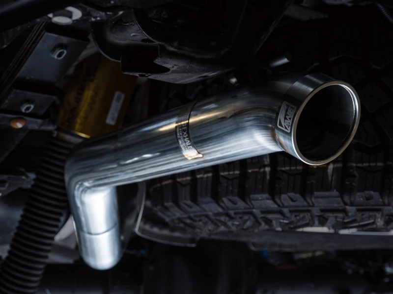 AWE Tuning 22-23 GMC Sierra 1500 AT4X 6.2L 0FG Katback-Doppelausgang (Flacher Stoßfänger) - Bashguard(Ohne Endrohre)