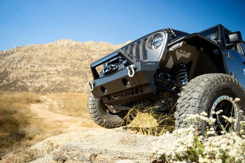DV8 Offroad Sway Bar Disconnect Skid Plate für Jeep Wrangler JL & Gladiator JT