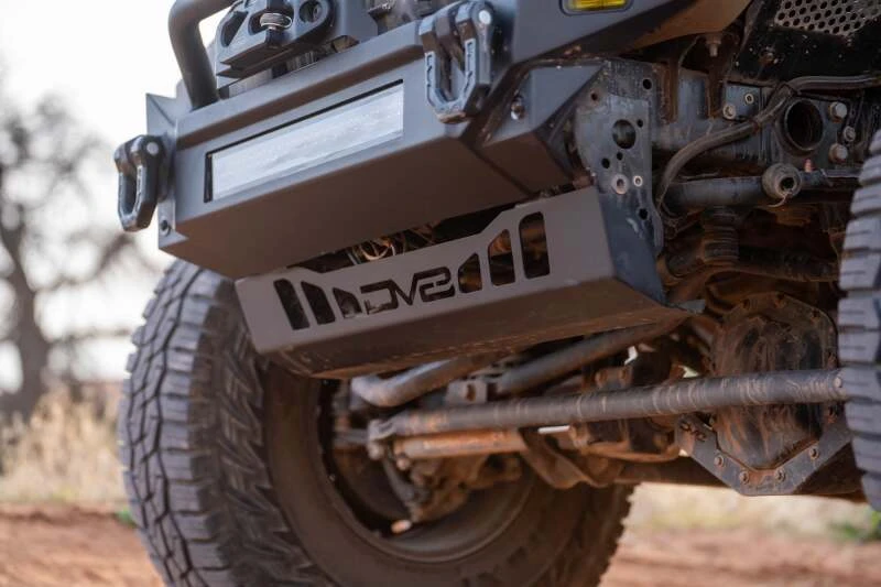 DV8 Offroad Sway Bar Disconnect Skid Plate für Jeep Wrangler JL & Gladiator JT