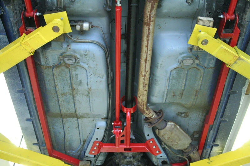 UMI Performance 82-92 GM F-Body Tunnel-Montage Trq. Arm T5/ TH350 Loop - Rot