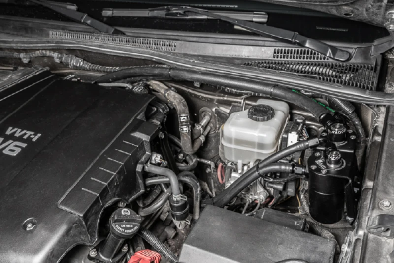 Radium Engineering 2016+ Toyota Tacoma Dualer Auffangbehälter-Kit - Fluid Lock