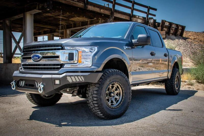 DV8 Offroad Frontstoßstange mit Lichtöffnungen für 2018+ Ford F-150