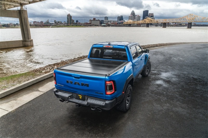 UnderCover Ultra Flex Pritschenabdeckung für 2019–2024 Ram 1500 6,4ft ohne RamBox ohne Multifunktions-Heckklappe