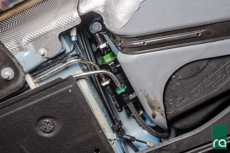 Radium Engineering Kraftstofffilter-Kit mit 6 Mikron Microglass-Filter 2016+ Ford Focus RS