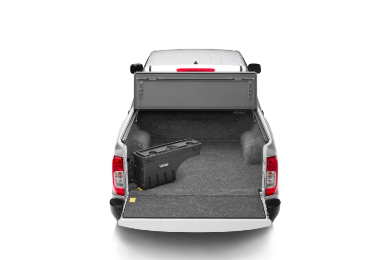 UnderCover SwingCase für 2022–2025 Nissan Frontier - Fahrerseite