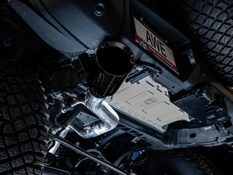 AWE Tuning 2021+ Ford Bronco 0FG Einzelrohrauslass Auspuff mit Diamant-Schwarz-Spitze und Bash Guard