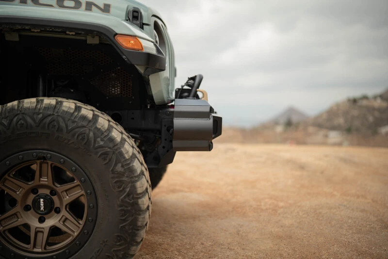 DV8 Offroad OE Plus Front Bumper für 2018–2025 Jeep Wrangler JL und 2020–2025 Jeep Gladiator JT