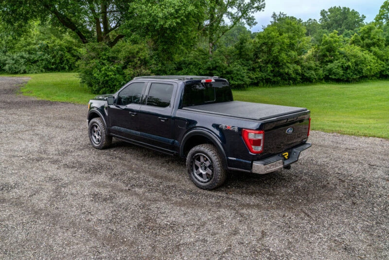 Extang Trifecta E-Series Tri-Fold Tonneau Cover für 2024–2025 Toyota Tacoma