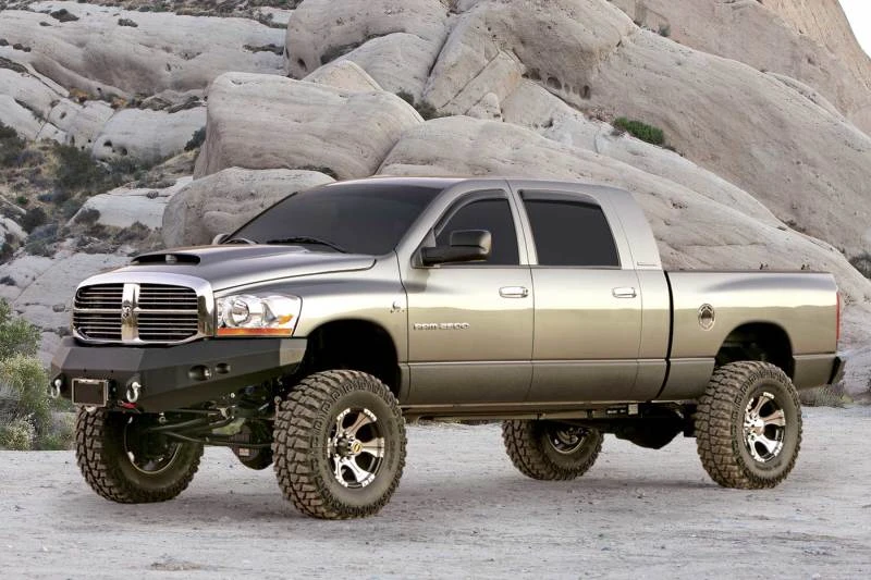 Fabtech 07-08 Dodge 2500/3500 4WD 6,7L Diesel mit Automatikgetriebe 6 Zoll Perf Sys mit Perf Shks