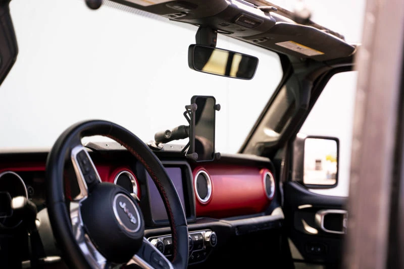 DV8 Offroad Digital Device Dash Mount für Jeep Wrangler JL & Gladiator JT