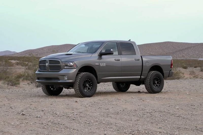 Fabtech 13-18 Ram 1500 4WD 6-Zoll-Basis-System mit Performance-Stoßdämpfern