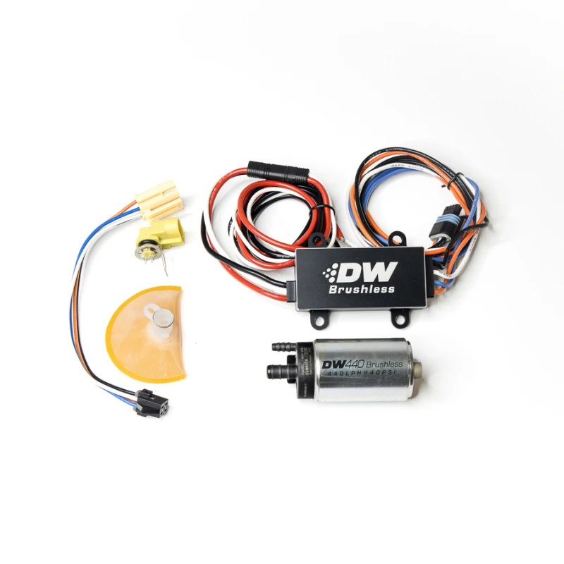 DeatschWerks DW440 440lph Bürstenloser Kraftstoffpumpen-Kit mit Single/Dual-Steuerung und Installations-Kit für Ford Mustang GT 99-04